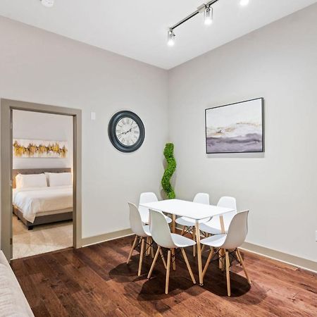 Grand Luxury Premium Vaulted Ceilings Apartment Woodbridge Exterior photo