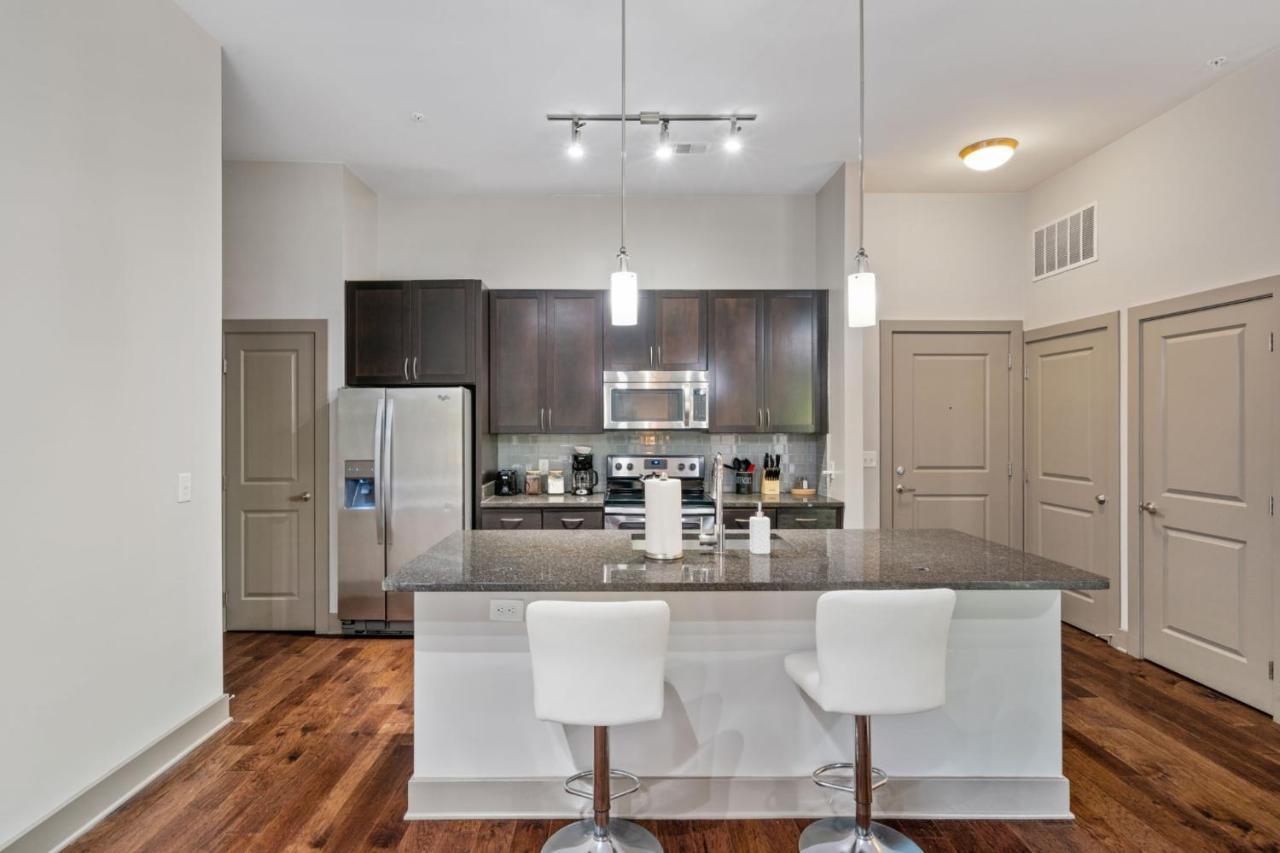 Grand Luxury Premium Vaulted Ceilings Apartment Woodbridge Exterior photo