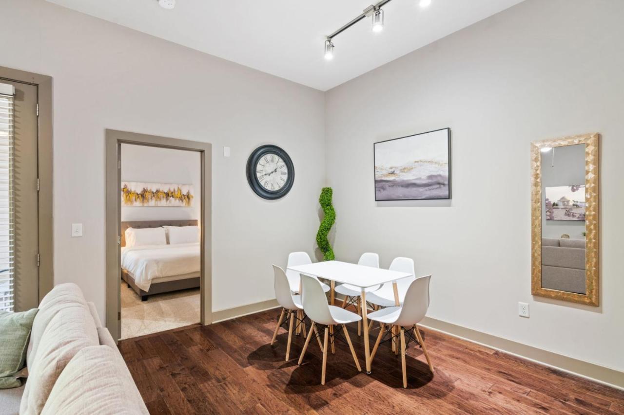Grand Luxury Premium Vaulted Ceilings Apartment Woodbridge Exterior photo