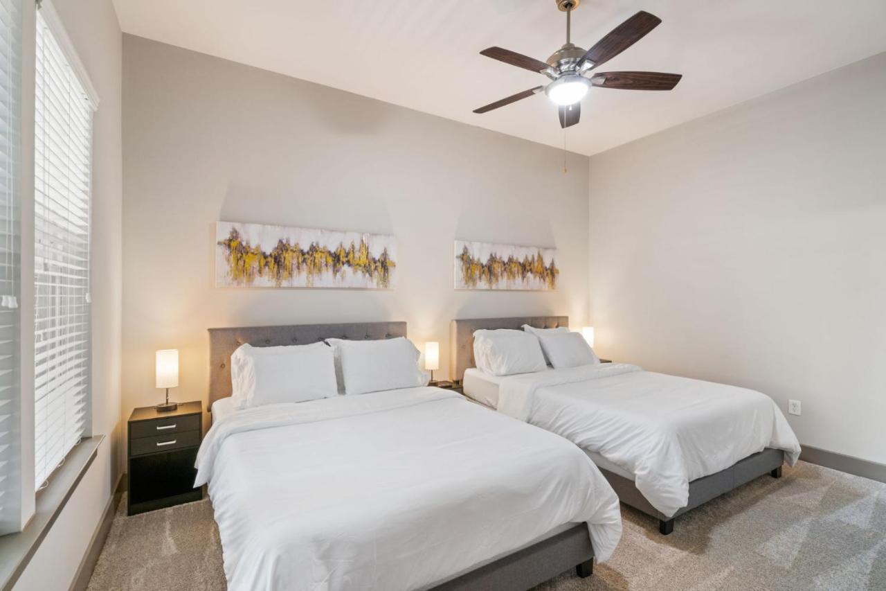 Grand Luxury Premium Vaulted Ceilings Apartment Woodbridge Exterior photo