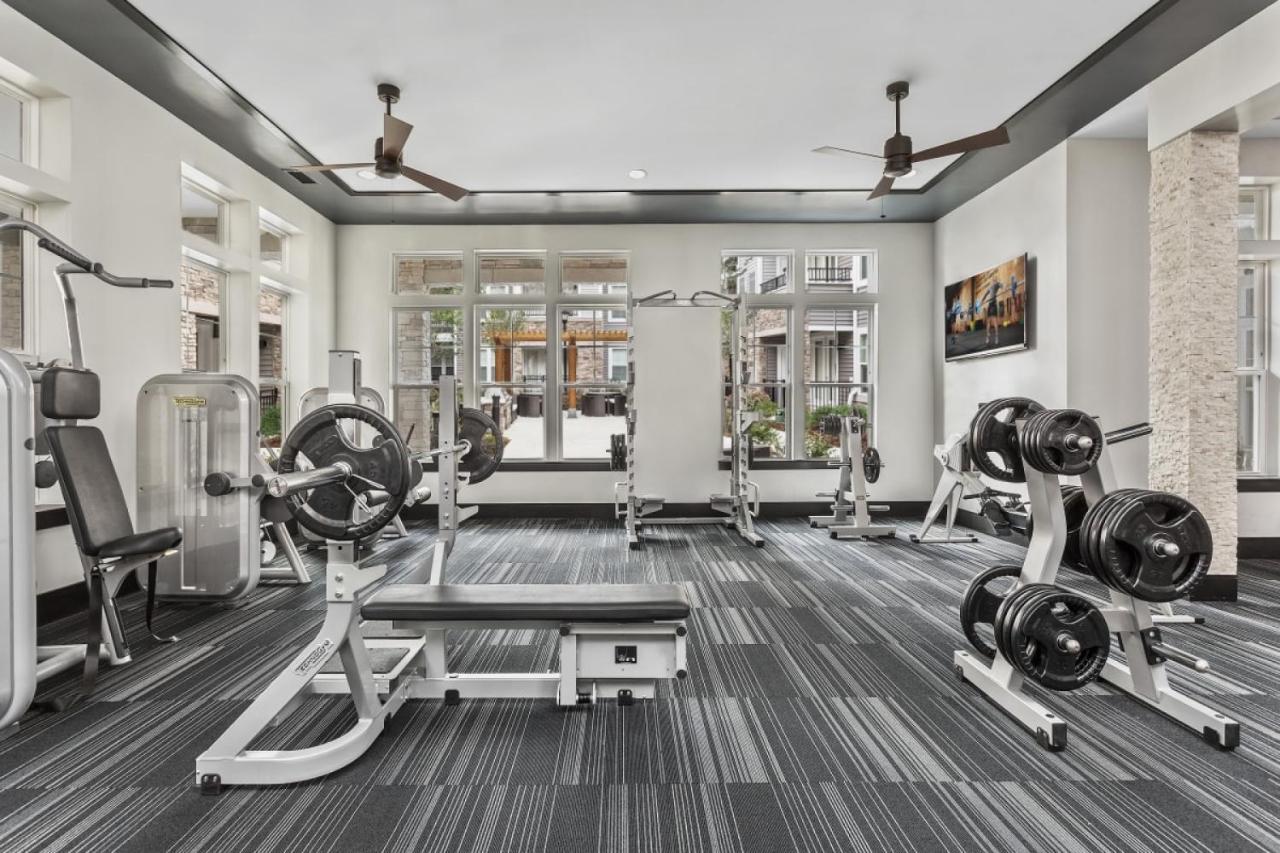 Grand Luxury Premium Vaulted Ceilings Apartment Woodbridge Exterior photo