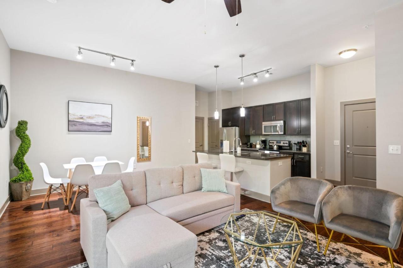 Grand Luxury Premium Vaulted Ceilings Apartment Woodbridge Exterior photo